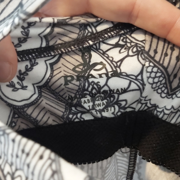 PRANA | Women's Quinn Chakara Built In Bra Tank Top Black White Size X Small - Picture 8 of 9